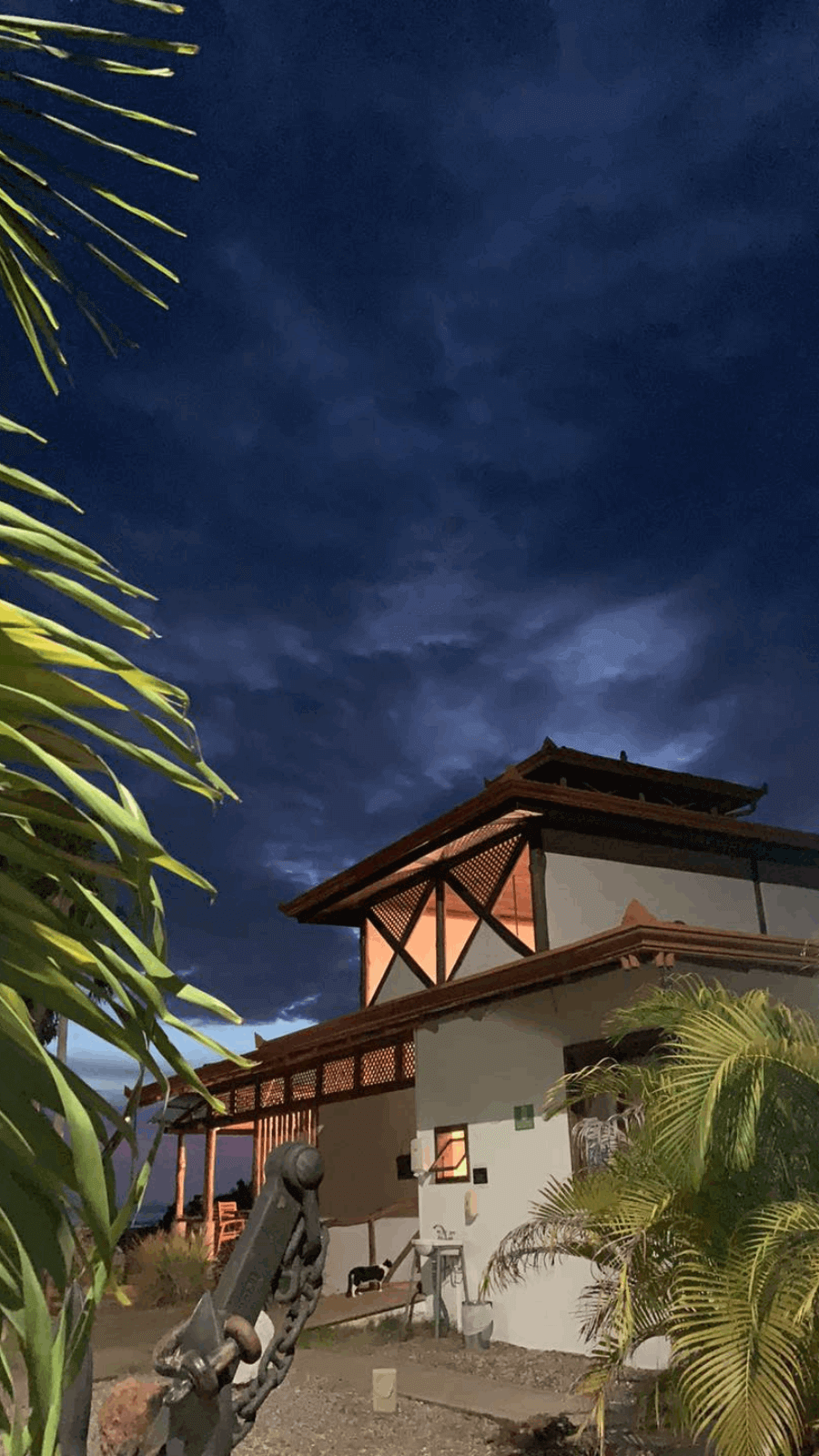 Casa-Caletas-anochecer